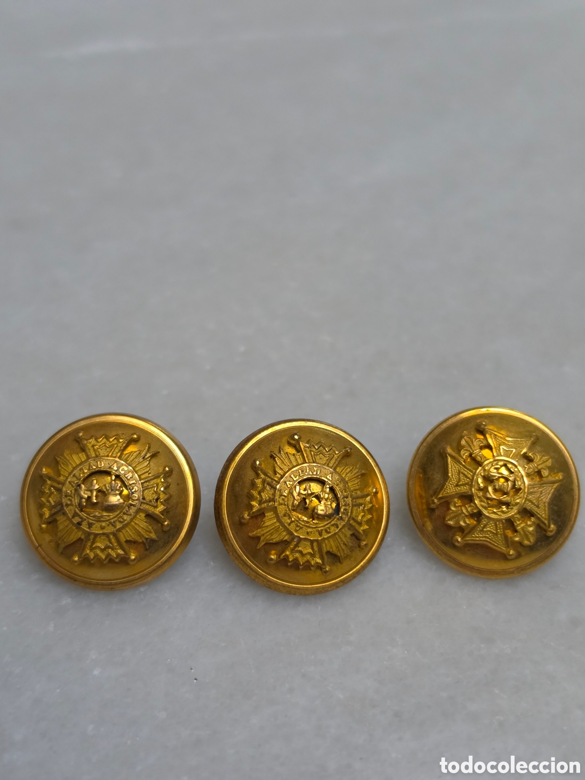 Coleccionismo: A LA LEALTAD ACRISOLADA. 3 BOTONES MILITARES. SIGLO XIX. MARCAS, T W & W PARIS. SUPERFIN.