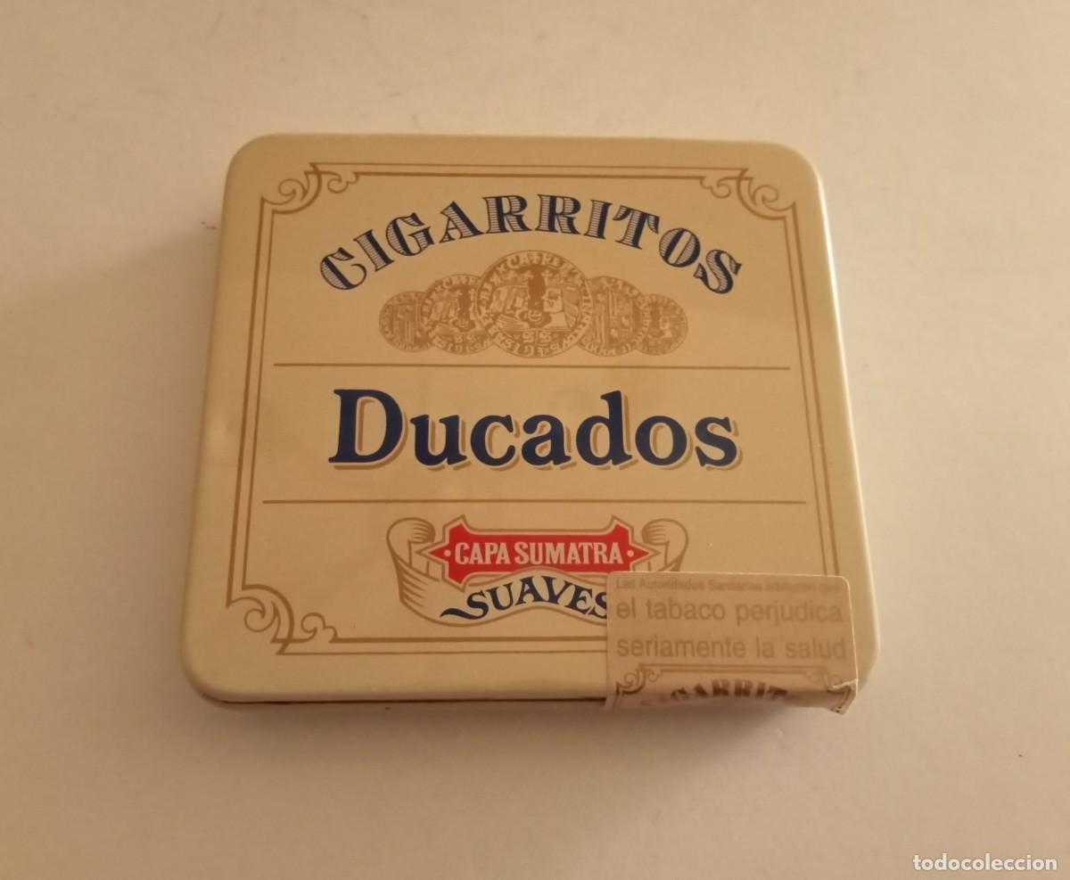 Coleccionismo: DUCADOS - CAPA SUMATRA SUAVES - CAJA MET&Aacute;LICA CIGARRILLOS VAC&Iacute;A - ANTIGUA