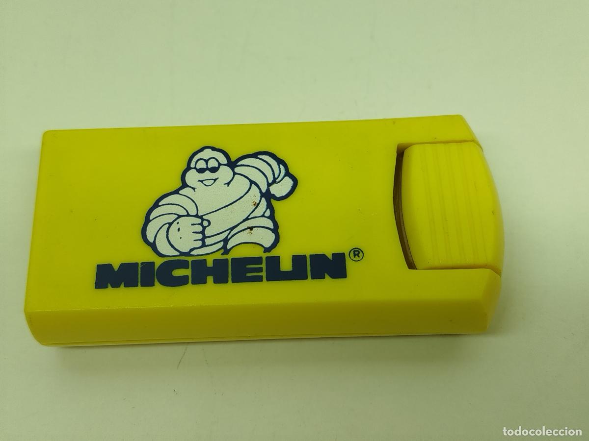 Coleccionismo: ANTIGUA LINTERNA PLASTICA PULICIDAD DE MICHELIN - FUNCIONANDO
