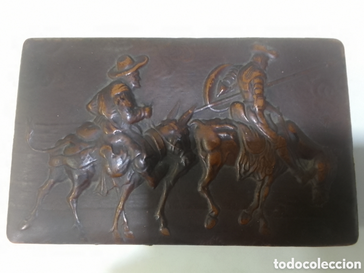 Coleccionismo: Caja madera para tabaco con dibujo de Don Quijote y Sancho Panza.