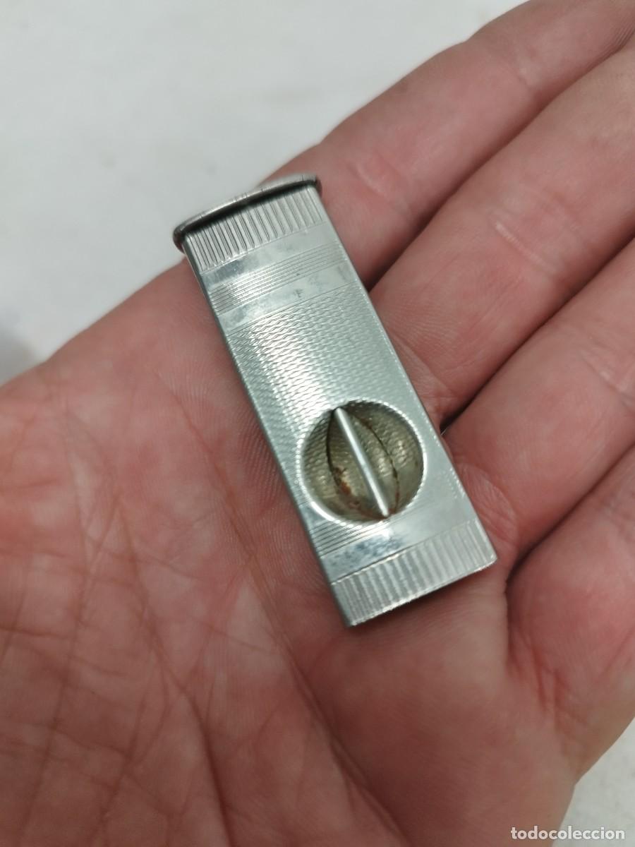 Coleccionismo: Antiguo cortapuros metalico.