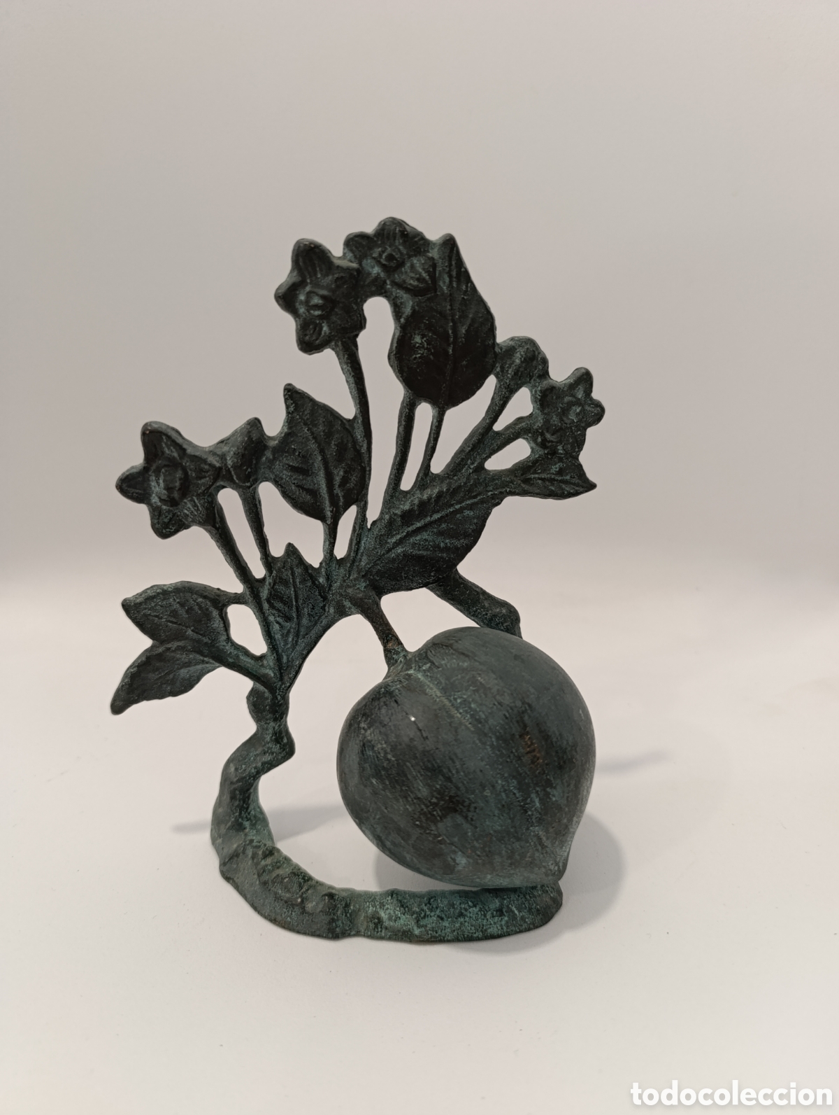 Coleccionismo: Adorno de bronce 475gr.