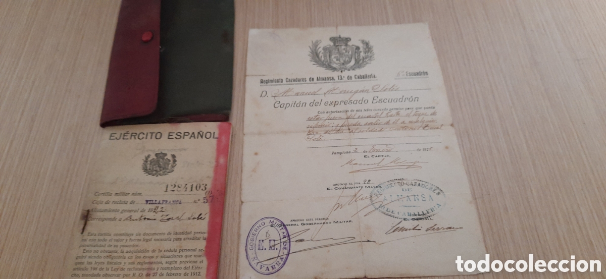 Coleccionismo: Documentos regimiento de cazadores de ALMANSA con funda epoca Alfonso XIII