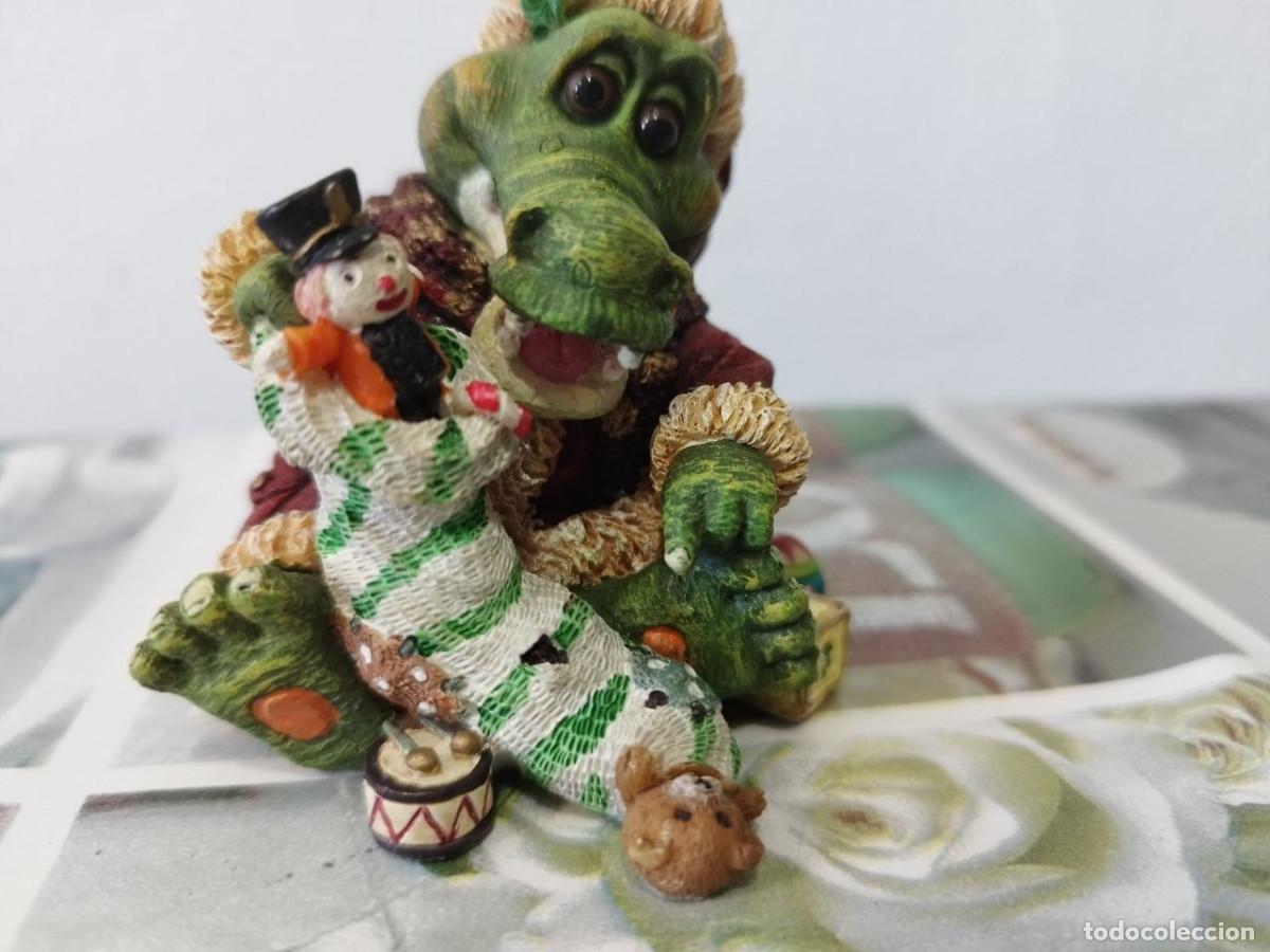 Coleccionismo: Figura Vintage 1998 Cocodrilo Pap&aacute; Noel Navidad - Resina Coleccionable con Sello (Seal Mark)