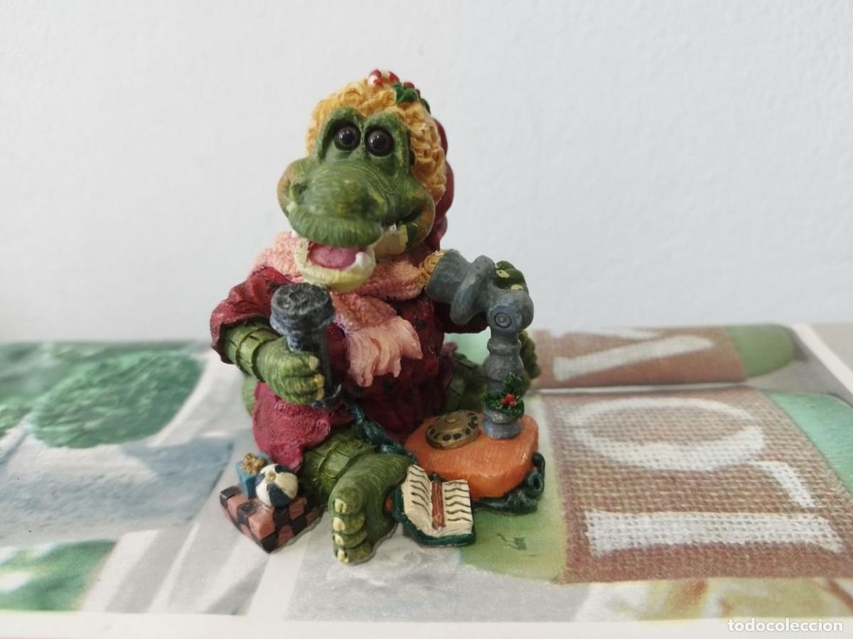 Coleccionismo: Figura Vintage 1998 Cocodrilo Pap&aacute; Noel Navidad - Resina Coleccionable con Sello (Seal Mark)