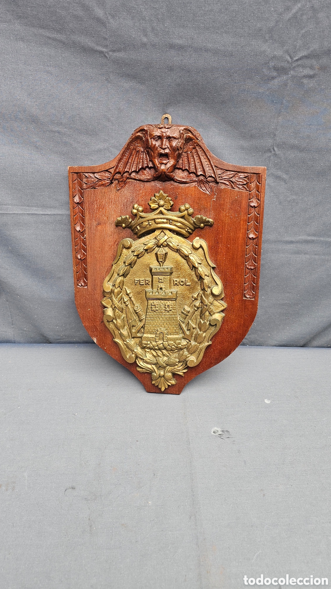 Coleccionismo: Metopa grande con escudos de armas de Ferrol