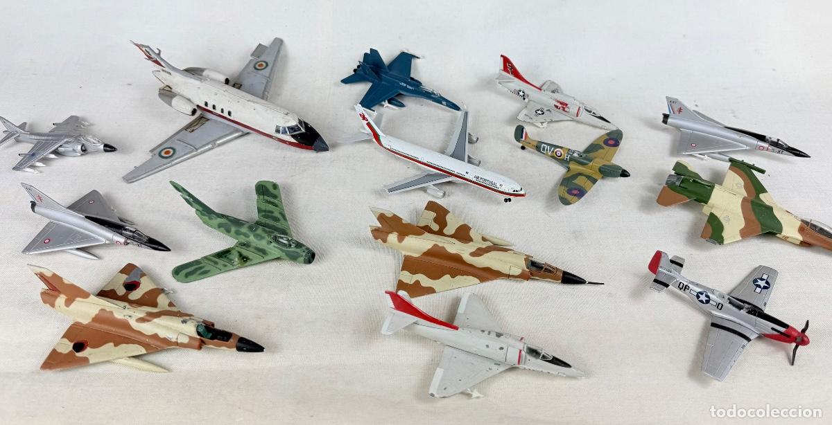 Colecionismo: 13 aviones de metal y una maqueta