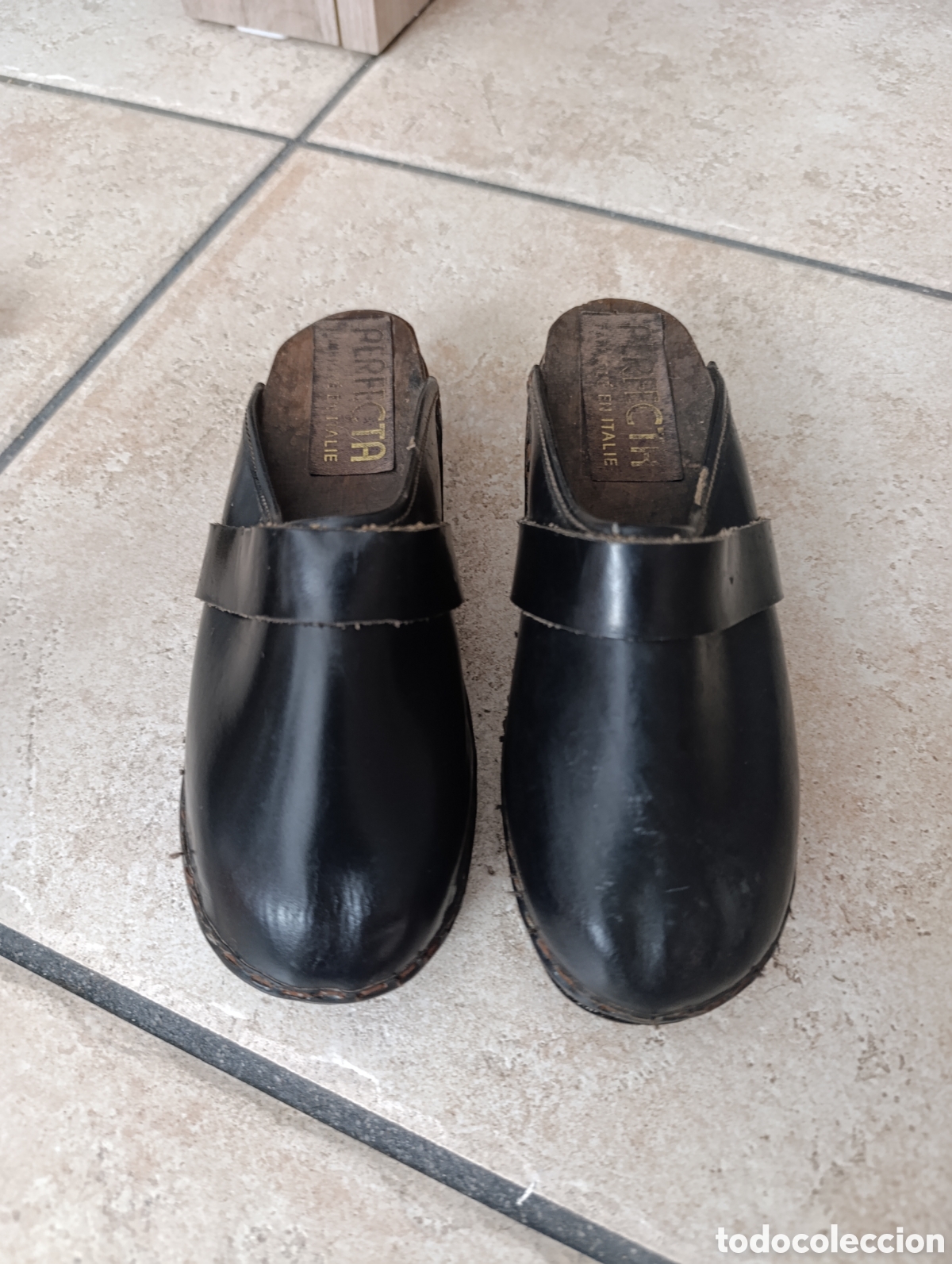 Coleccionismo: Zuecos de piel y madera. Italy