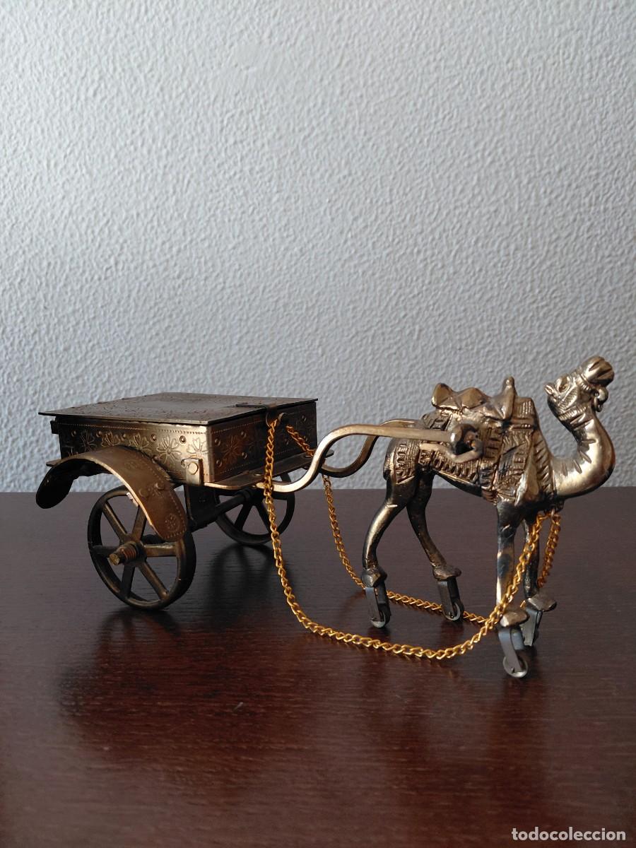 Coleccionismo: Pitillera decorativa de camello con carruaje