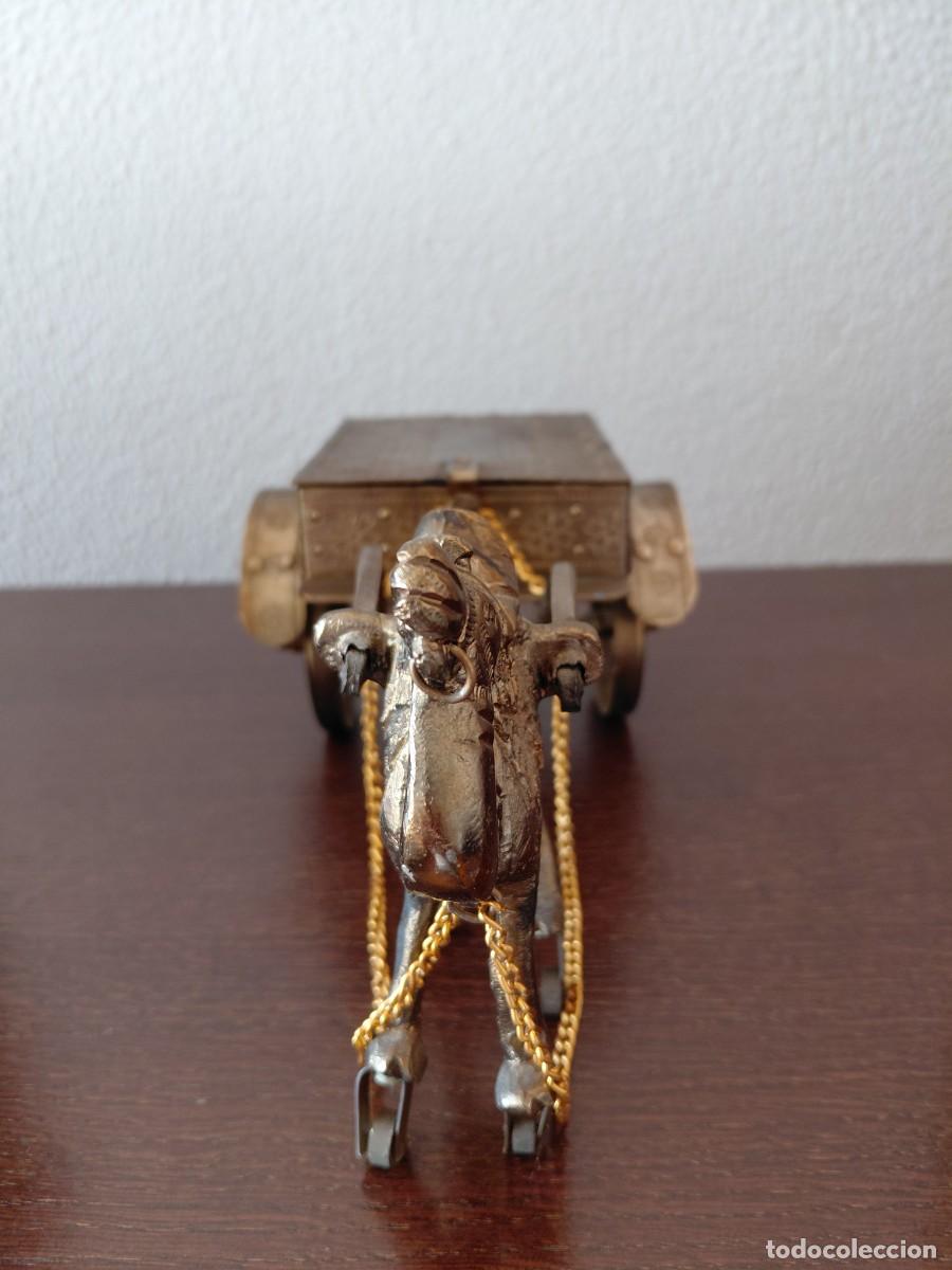 Coleccionismo: Pitillera decorativa de camello con carruaje - Foto 2