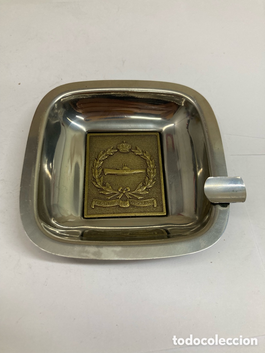 Coleccionismo: Cenicero del ej&eacute;rcito de metal con bronce