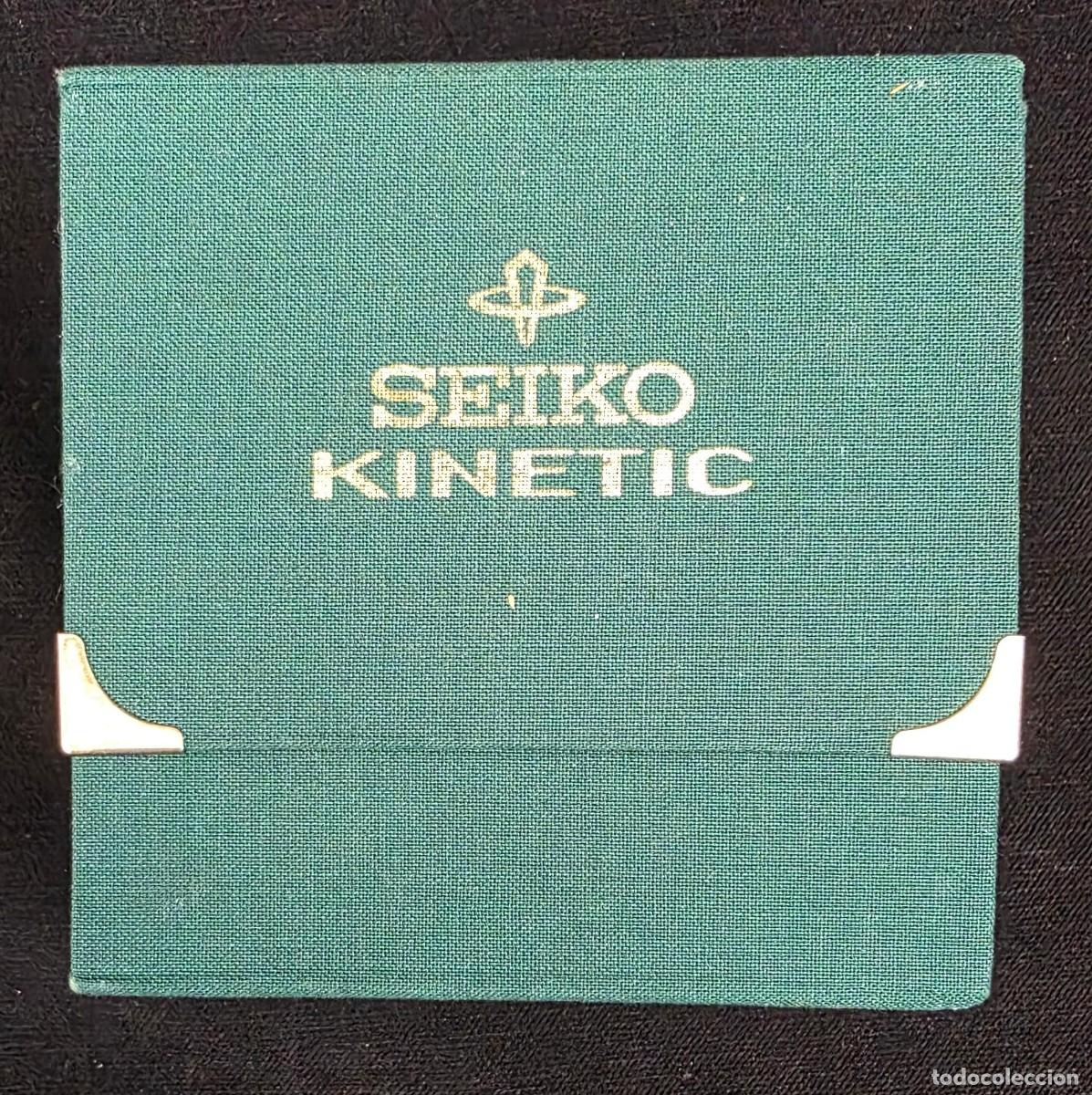 Coleccionismo: Caja estuche original para reloj Seiko Kinetic verde &ndash; Referencia 5M23-6J00 &ndash; Con tarjeta