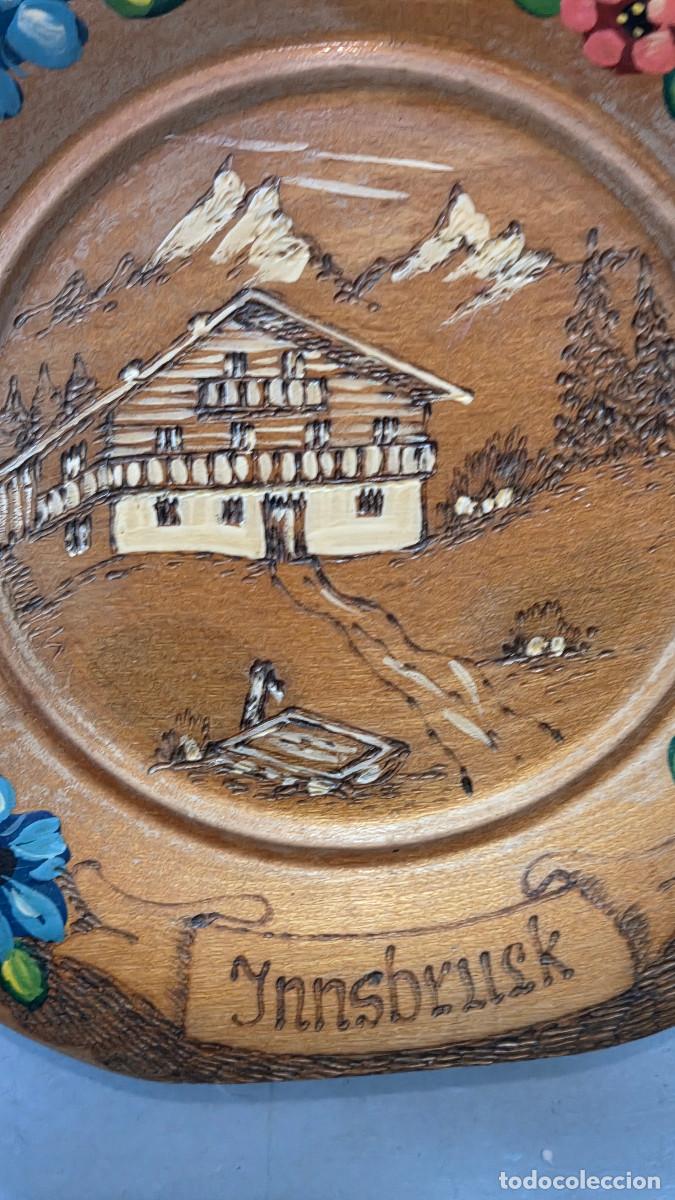 Coleccionismo: plato de madera tallado y pintado - Foto 5