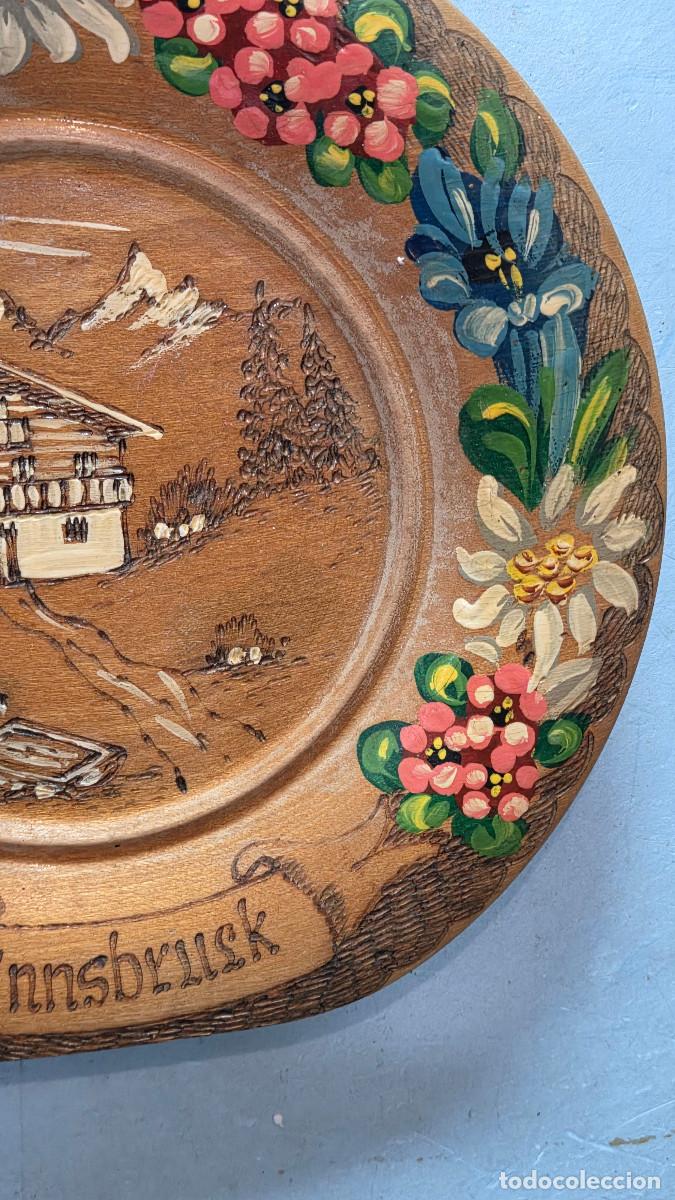 Coleccionismo: plato de madera tallado y pintado - Foto 6