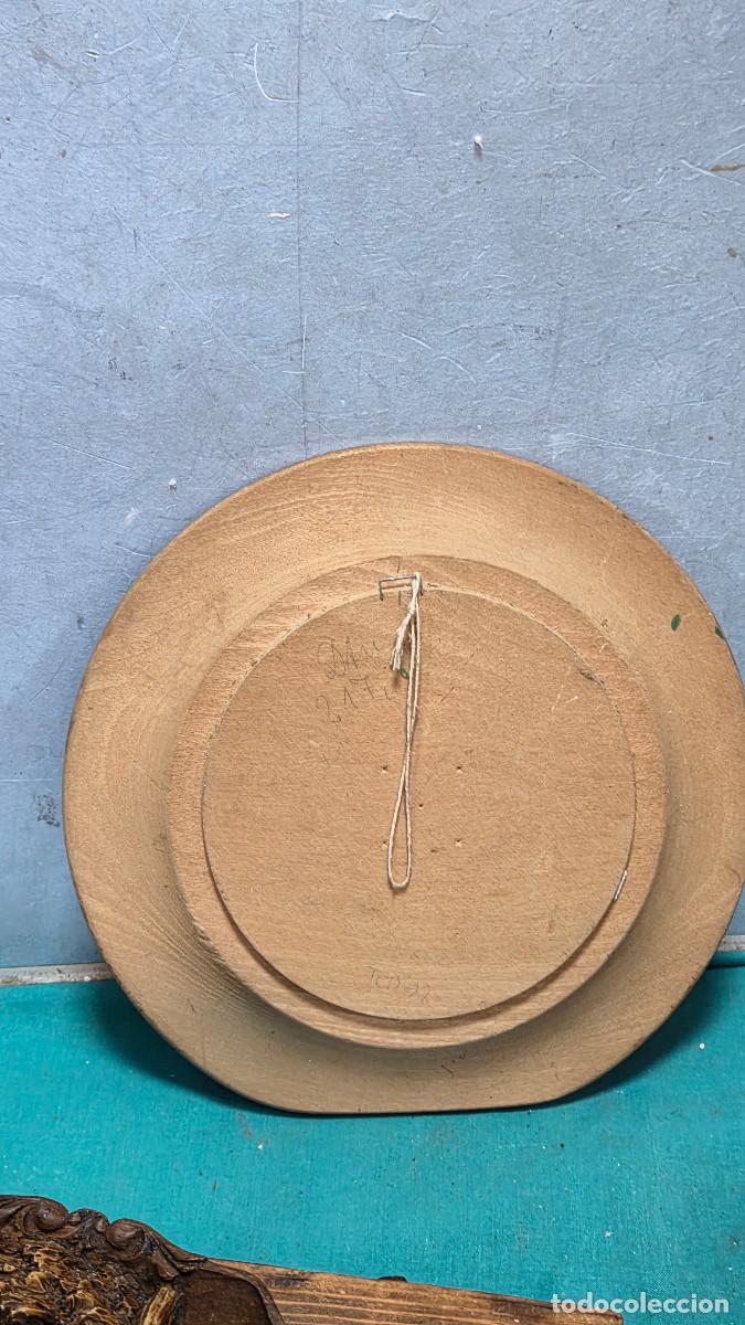 Coleccionismo: plato de madera tallado y pintado - Foto 8