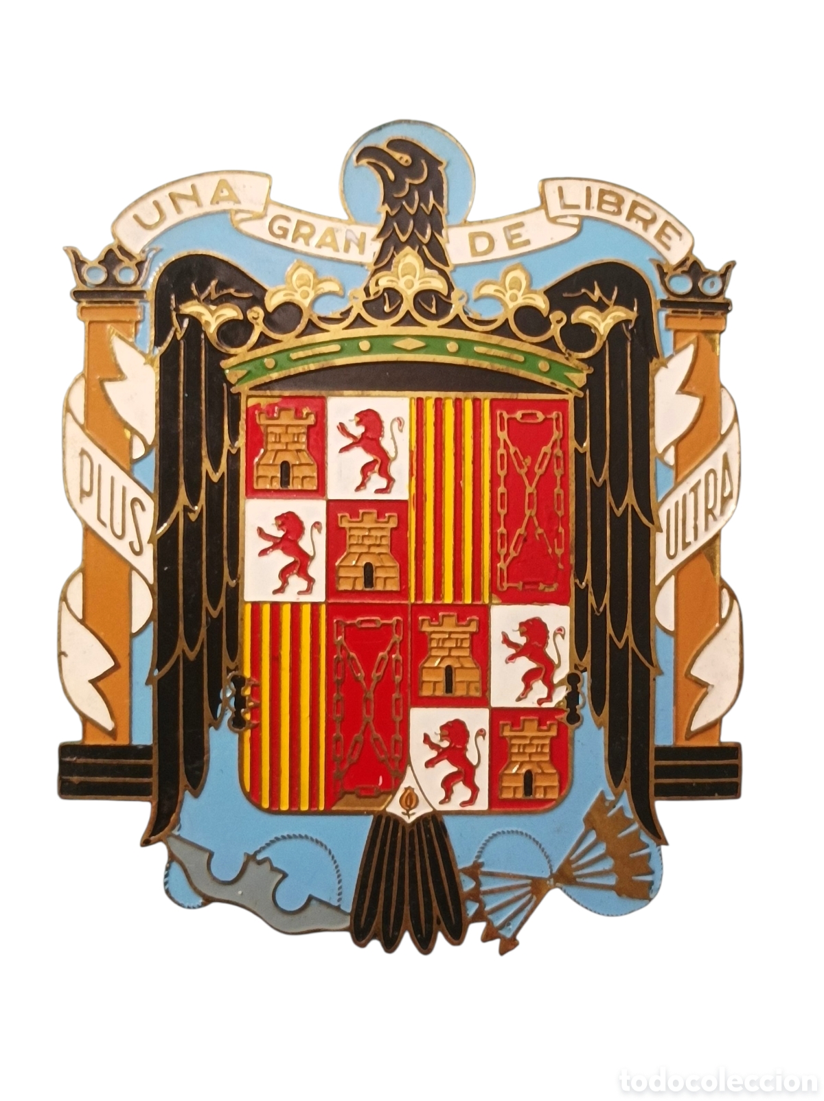 Coleccionismo: Antigua insignia placa emblema chapa met&aacute;lica Escudo aguila san juan espa&ntilde;a con Yugo Flechas