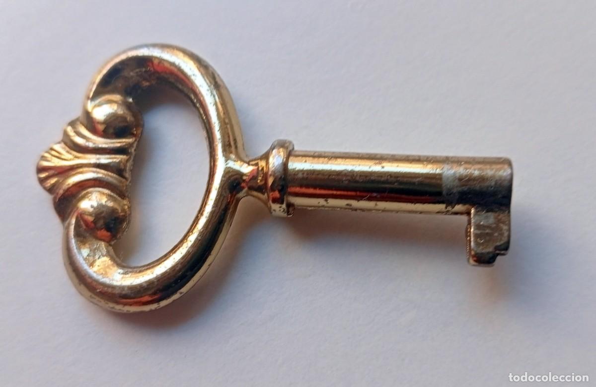 Coleccionismo: ANTIGUA LLAVE DE METAL DODADO