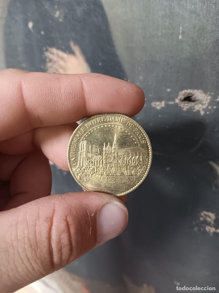 Coleccionismo: medalla conmemorativa del 850 aniversario de la Catedral de Notre Dame de Par&iacute;s, emitida en 2013.El