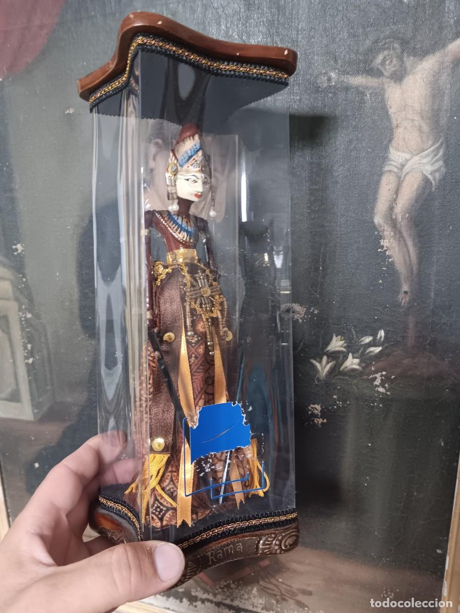 Coleccionismo: marioneta de varilla Wayang Golek de Java, Indonesia.El personaje representado es Rama, tradicionalm