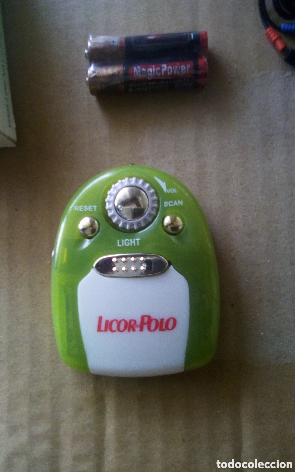Coleccionismo: Mini radio con auriculares. Obsequio dent&iacute;frico Licor del Polo. Est&aacute; nueva, sin usar. Caja mide 6x10