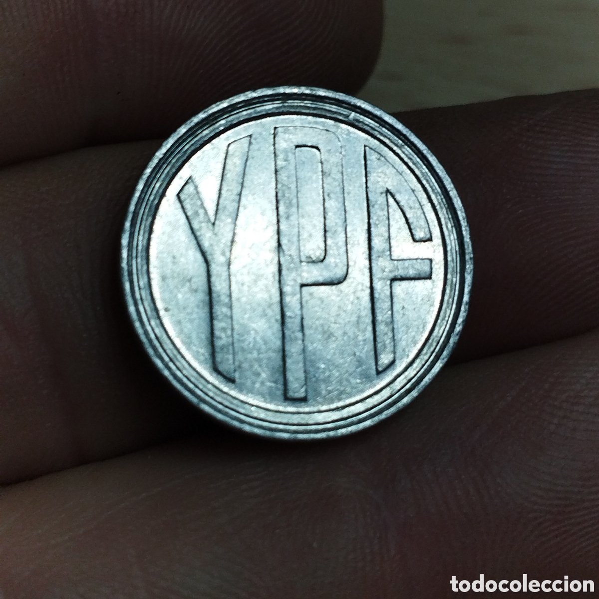 Colecionismo: Ficha, token, jet&oacute;n. Metro de Buenos Aires. Argentina. YPF. 1 viaje.