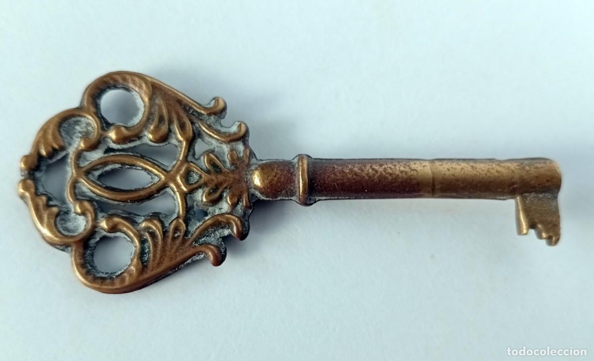 Collecting: ANTIGUA LLAVE DE METAL DODADO