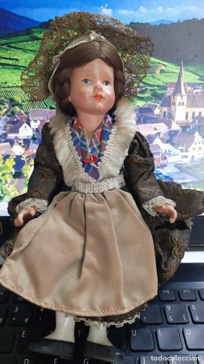 Coleccionismo: Mu&ntilde;eca celuloide - traje regional - 23 cm