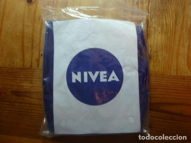 Colecionismo: Bal&oacute;n playa hinchable. Nivea