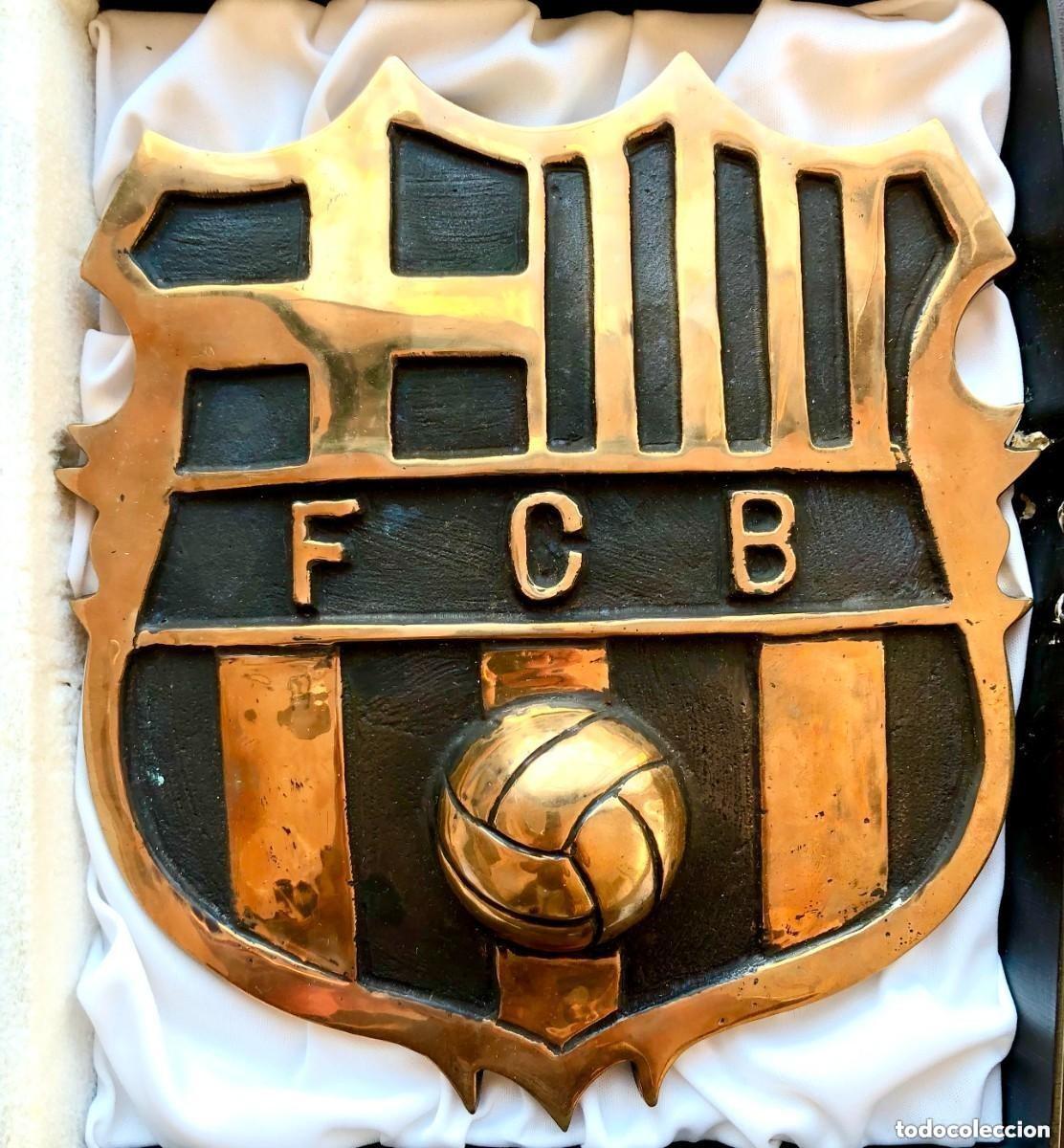 Coleccionismo: Precioso Escudo de Pared de Bronce del F&uacute;tbol Club Barcelona BAR&Ccedil;A aprox. 2,5 K
