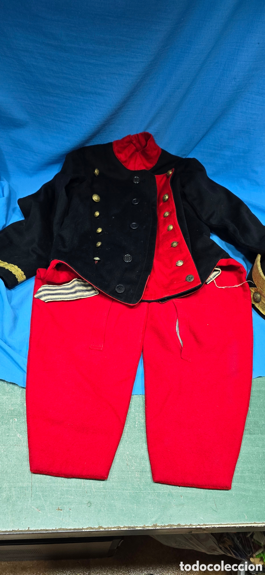 Coleccionismo: CURIOSO UNIFORME CON GORRA TRICORNIO EPOCA ALFONSINA.? NECESITA RESTAURACION. TALLA PEQUE&Ntilde;A CADETE.?