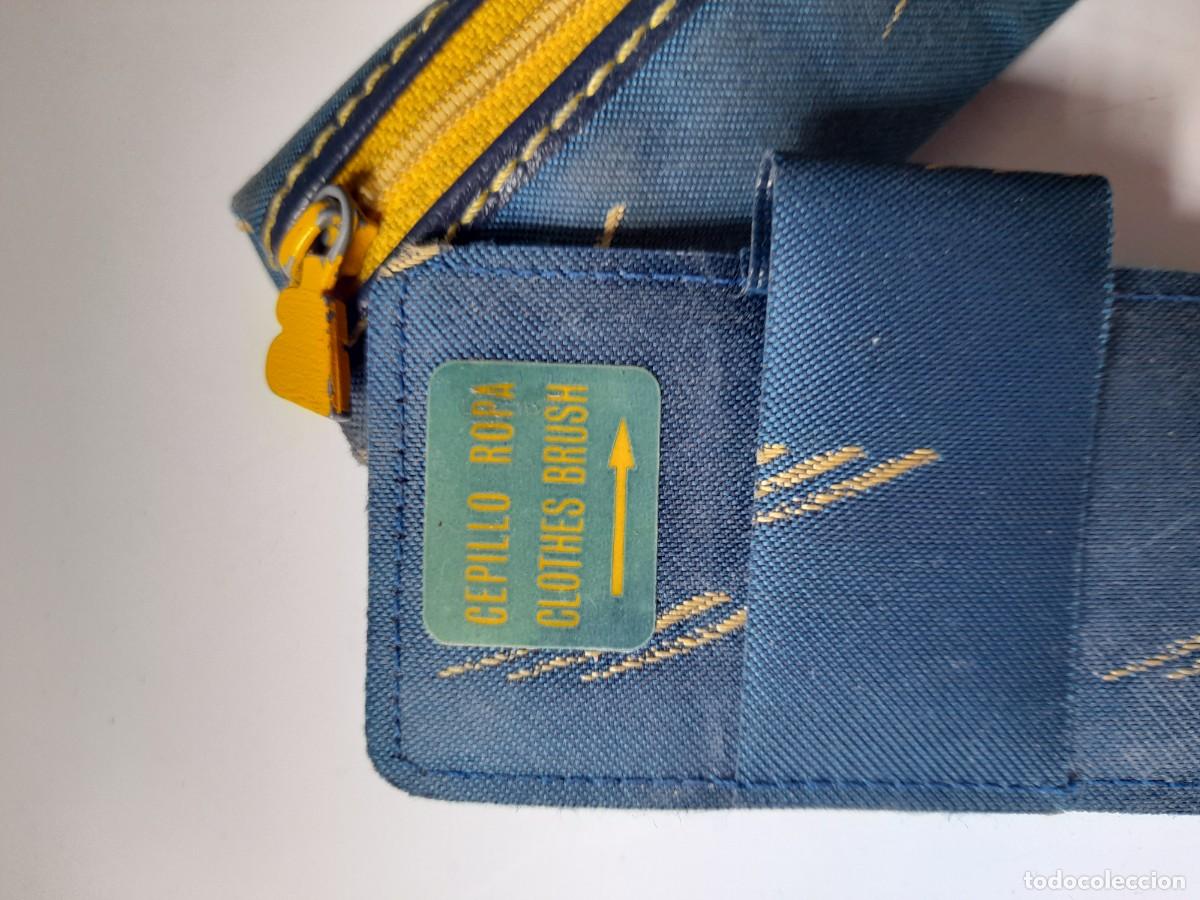 Collecting: IBERIA Lineas Aereas cepillo ropa y monedero estuche con cremallera alargado azul
