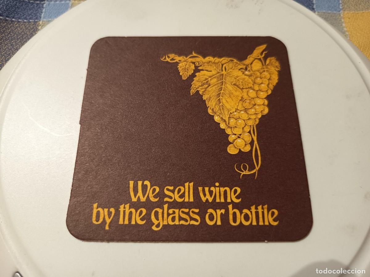 Coleccionismo: POSAVASOS DE VINO EN BOTELLA CRISTAL