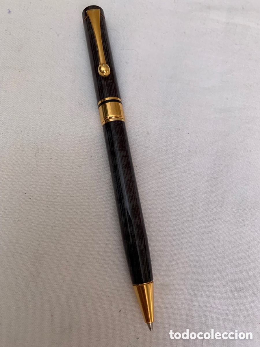Collecting: Bol&iacute;grafo de lujo con detalles dorados