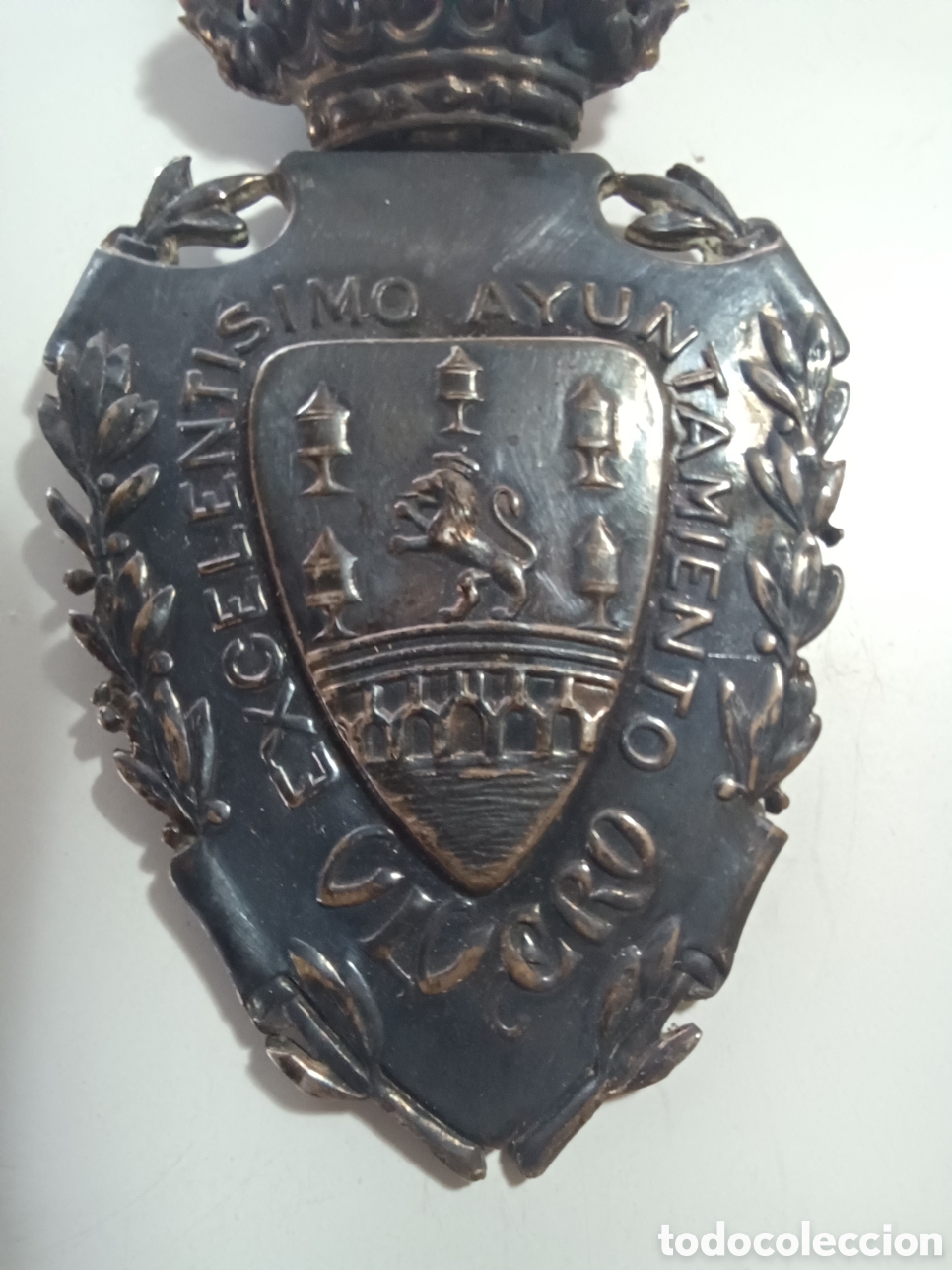 Coleccionismo: Escudo colgante Excelent&iacute;simo Ayuntamiento de Vivero Viveiro GALICIA a&ntilde;os 70