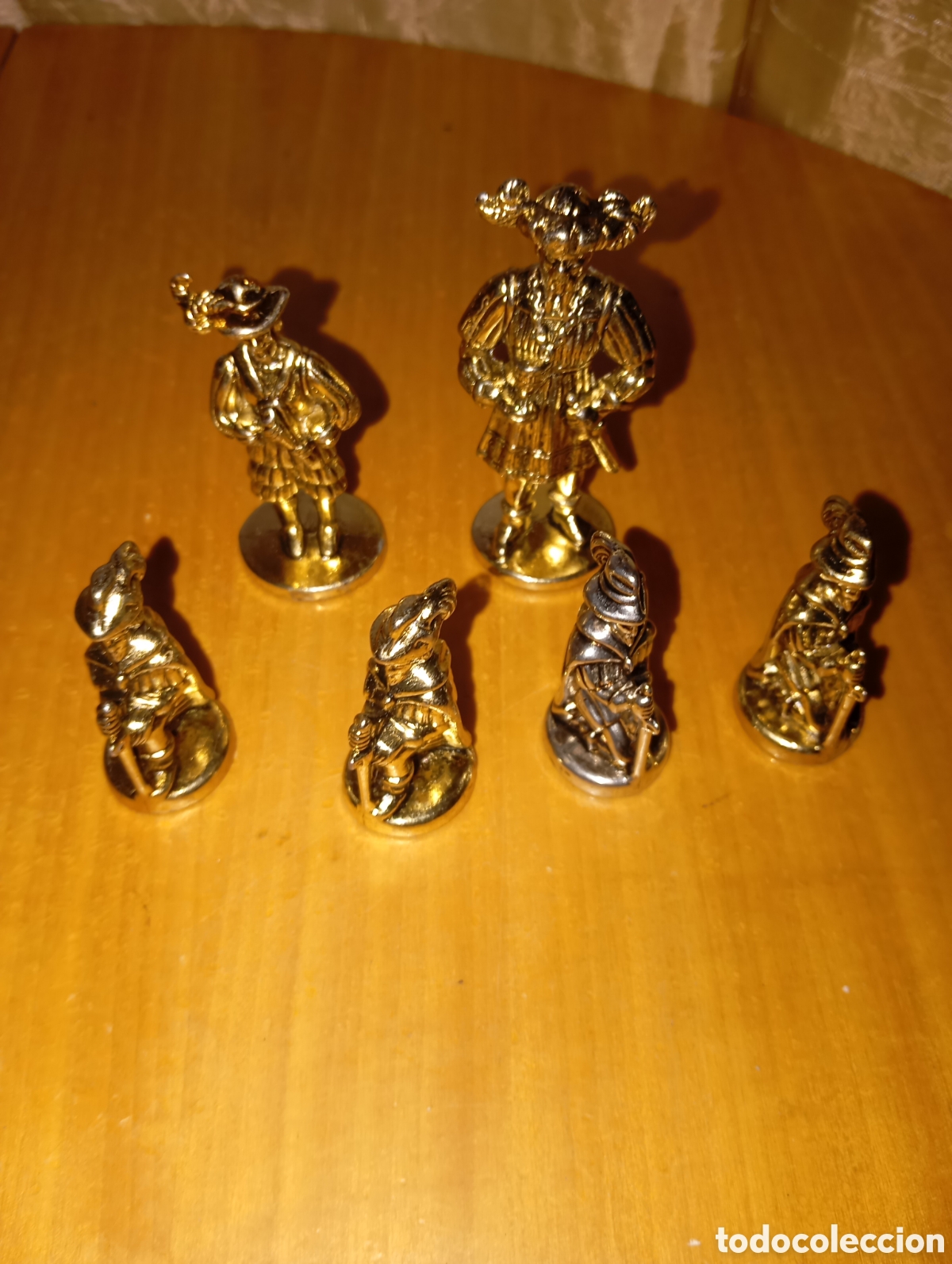 Coleccionismo: Ajedrez figuras de metal antiguas
