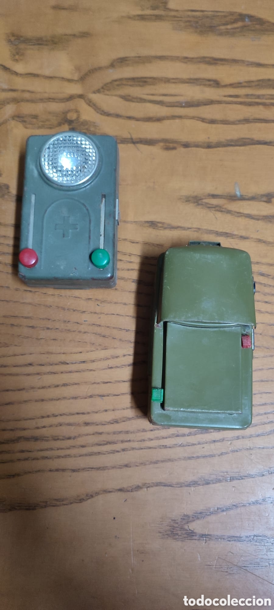 Coleccionismo: Linterna militar de petaca con dos colores m&aacute;s el incoloro.