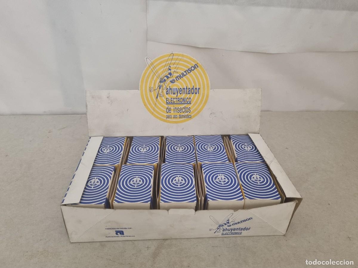 Coleccionismo: Antigua caja vitange de la empresa espa&ntilde;ola Aplicaciones Pr&aacute;cticas con 10 de ahuyentador de insectos