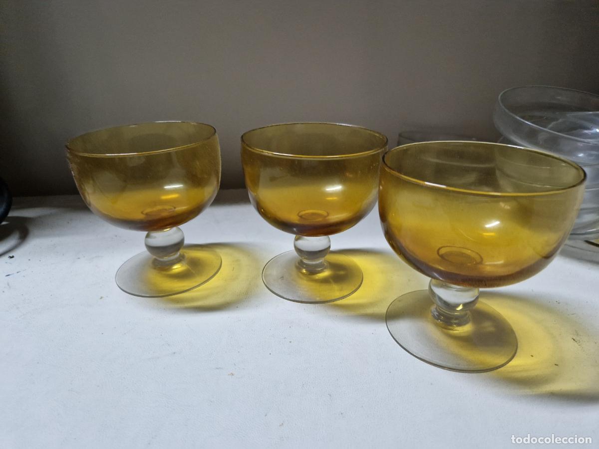 Coleccionismo: 3 BONITAS COPAS DE CRISTAL. COLOR AMBAR, MEDIDA 11*9