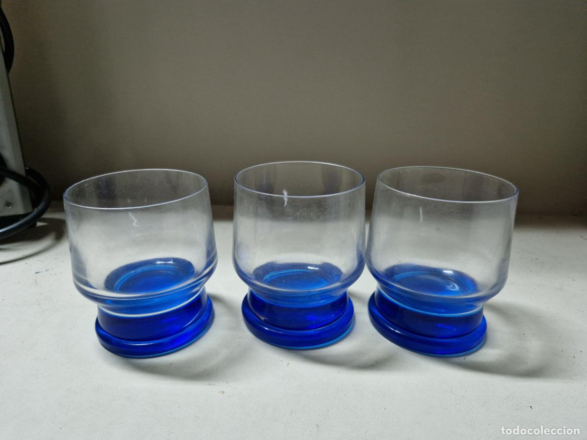 Coleccionismo: 3 BONITOS VASOS DE CRISTAL. FONDO AZUL. MEDIDA 10*9