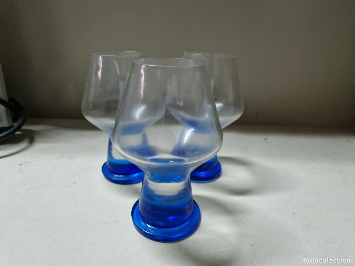 Coleccionismo: 3 BONITOS COPAS DE CRISTAL. FONDO AZUL. MEDIDA 15*6
