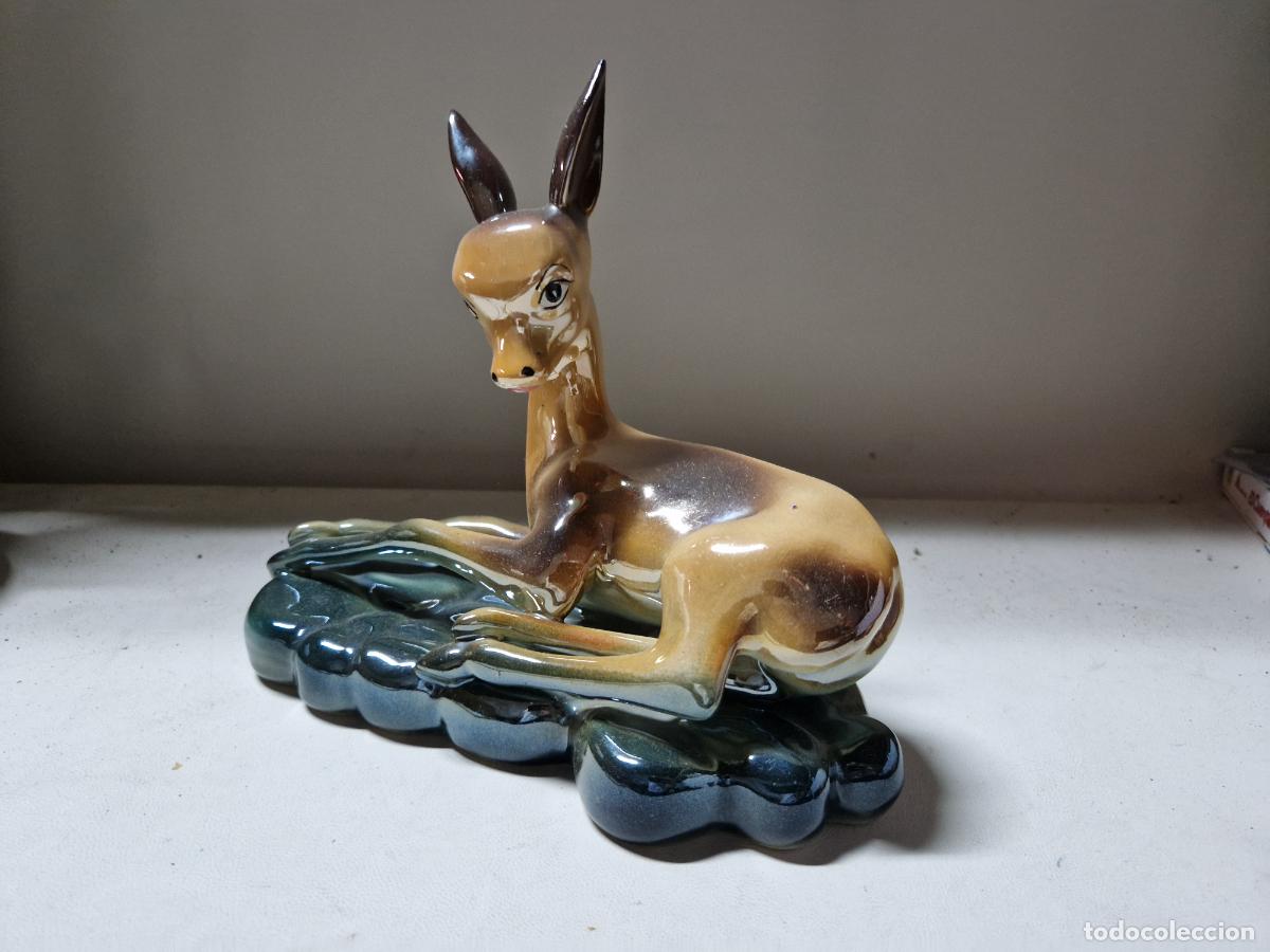 Coleccionismo: BONITO CIERVO DE PORCELANA DECORATIVA