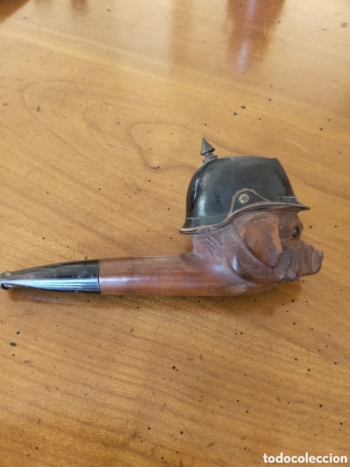 Coleccionismo: Rara Pipa sat&iacute;rica W.W.1 Madera tallada. Cerdo con casco prusiano e insignia &aacute;guila imperial.