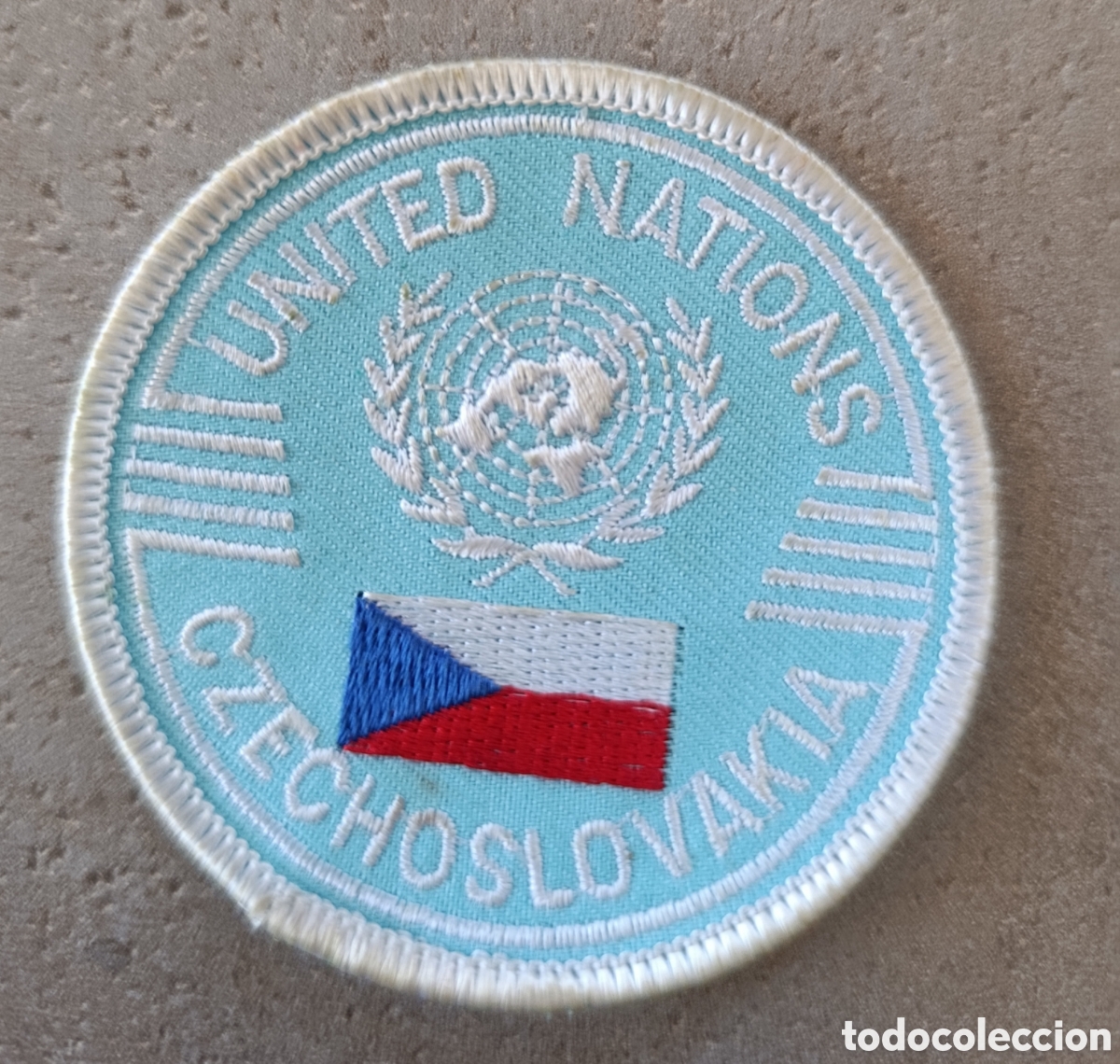 Coleccionismo: Parche original ONU United Nations &ndash; Checoslovaquia (Czechoslovakia) &ndash; Cascos Azules &ndash; bordado &ndash; a&ntilde;o