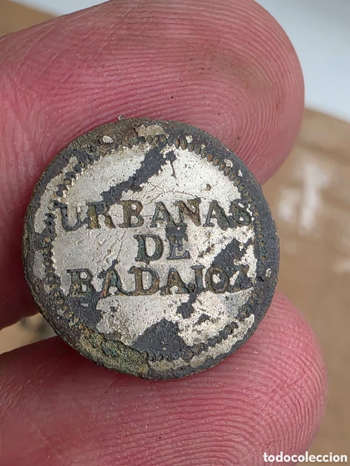Coleccionismo: Rarisimo boton de Extremadura de las Urbanas de Badajoz