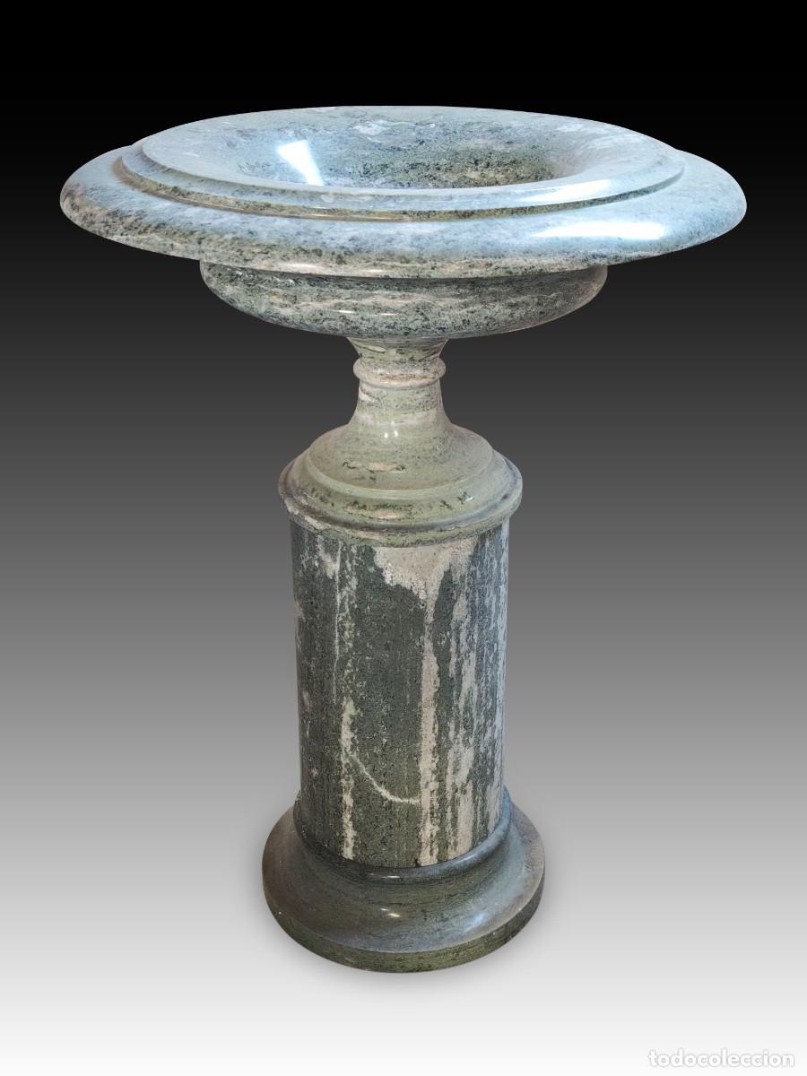 Coleccionismo: Copa ancha sobre pedestal en m&aacute;rmol verde.
