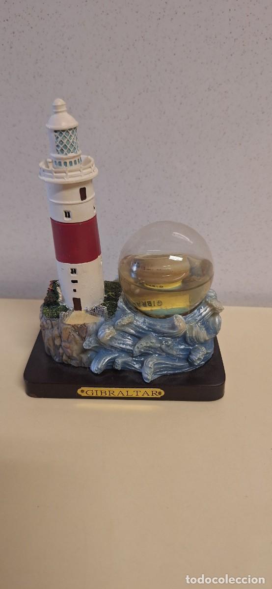 Coleccionismo: GLOBO BOLA DE NIEVE. RECUERDO SOUVENIR. PE&Ntilde;&Oacute;N DE GIBRALTAR CON FARO. 12 CM. 300 GR
