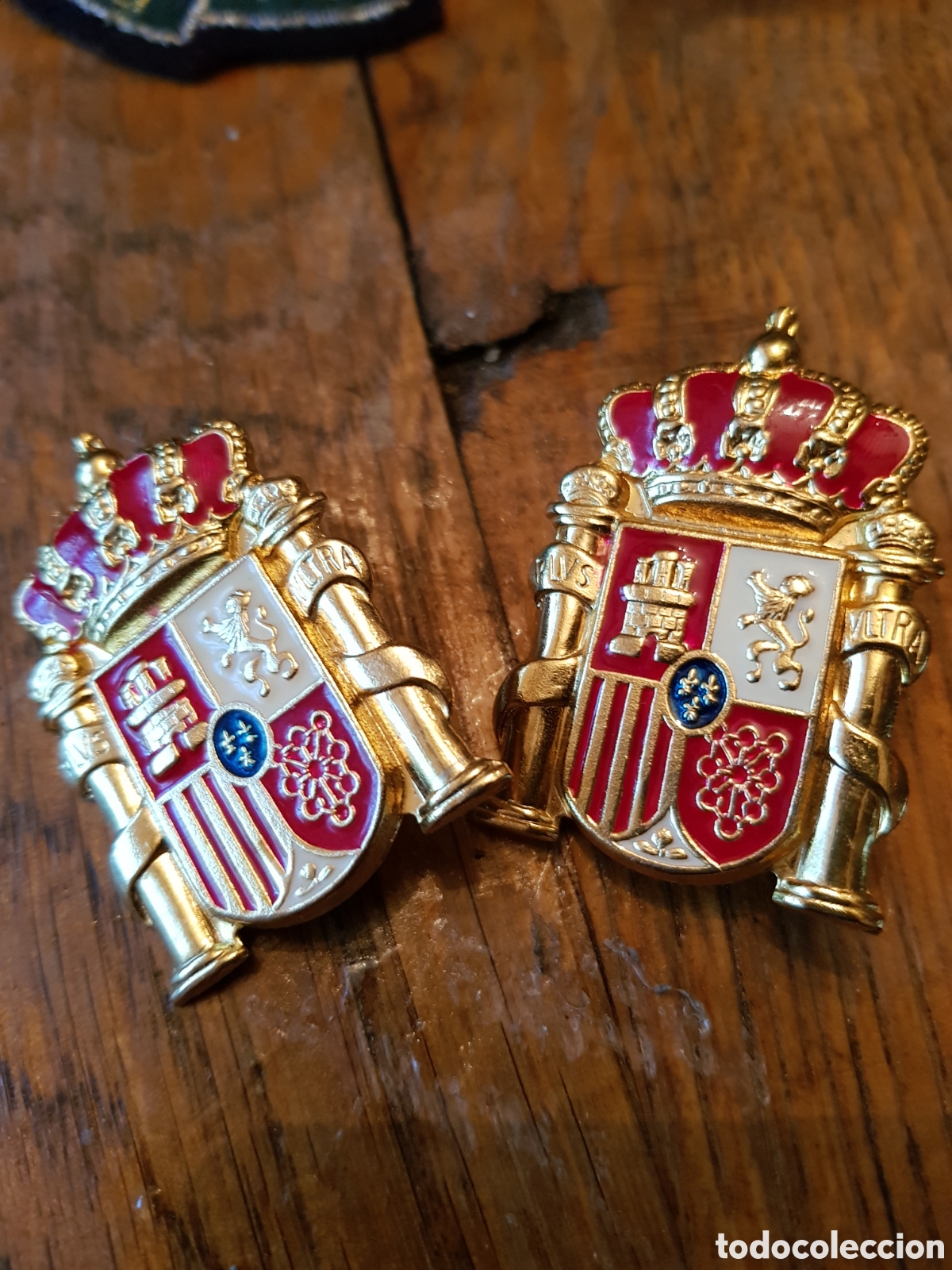 Coleccionismo: PAREJA DE INSIGNIAS ESCUDO ESPA&Ntilde;A