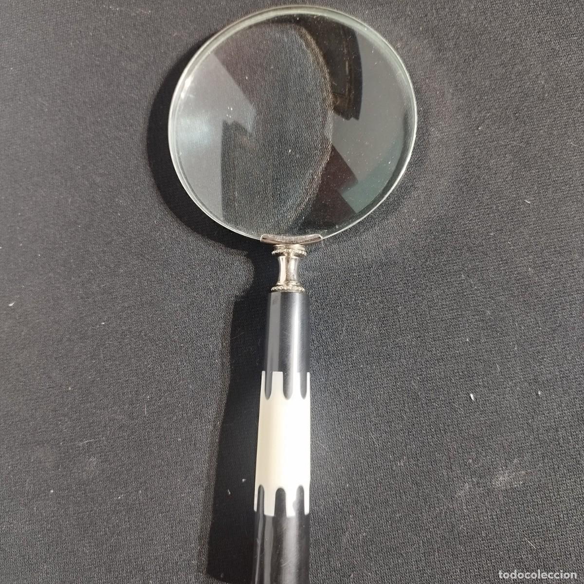 Coleccionismo: LUPA CRISTAL AUMENTO DE 10 CM DE DIAMETRO - MANGO COLOR NEGRO BLANCO DE RESINA -