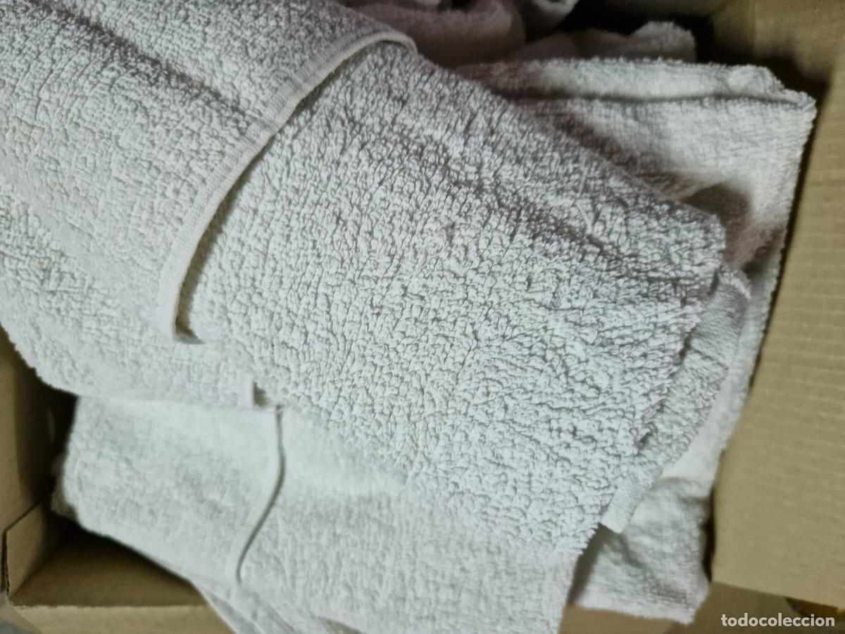 Coleccionismo: BONITO LOTE DE TOALLAS DE BA&Ntilde;O. DIFERENTES TAMA&Ntilde;AOS. COLOR BLANCA.