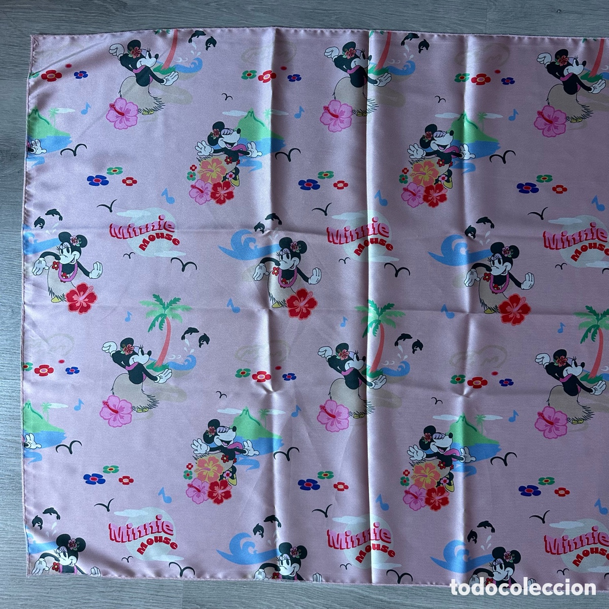 Coleccionismo: Pareo verano Minnie Mouse, Disney Store.
